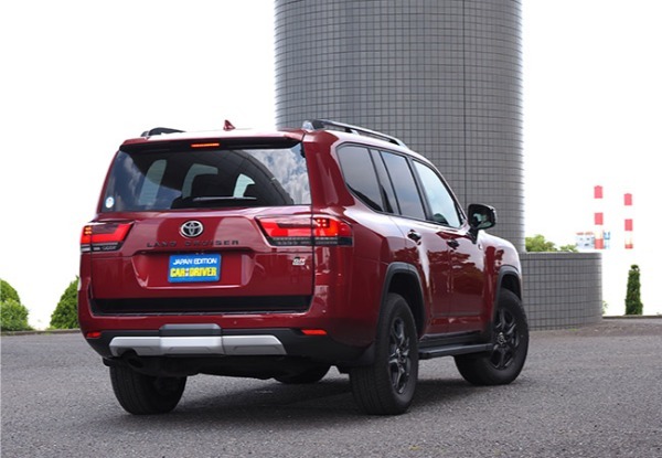 【本格ヨンクがカッコいい！】ランドクルーザー300は、強靭さを携えたオールラウンダー。フラッグシップにして最強の乗り物である！