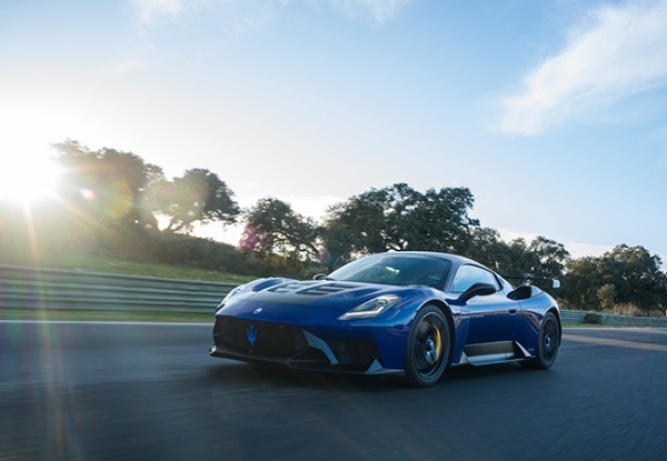 【スーパースポーツ試乗】「熱き名門」復活! サーキットで速さを見せつけたマセラティGT2の公道版、GT2ストラダーレの驚愕パフォーマンス