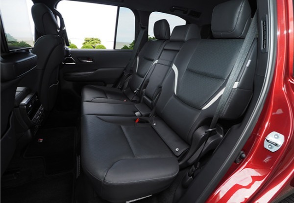 【本格ヨンクがカッコいい！】ランドクルーザー300は、強靭さを携えたオールラウンダー。フラッグシップにして最強の乗り物である！