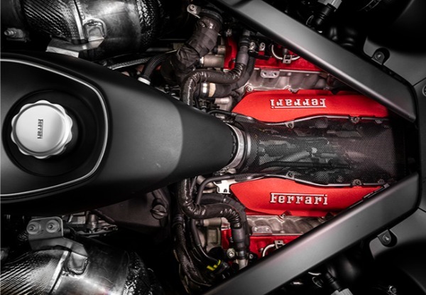 【最新スーパースポーツ情報】栄光の名称復活! 「究極」を追求した新たな速さの象徴。フェラーリ812テスタロッサの凄みと存在感