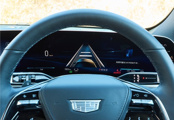 キャデラック・リリックはハッとするほど美しい造形の持ち主。BEVの先進性とラグジュアリーが華麗に融合している