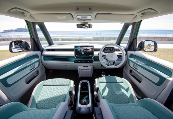 【気になるクルマ_2025】誰もを笑顔にする「VW ID.Buzz」と最新の欧州テーストを伝える「プジョー3008」「アルファロメオ・ジュニア」の新鮮度をズバリ評価