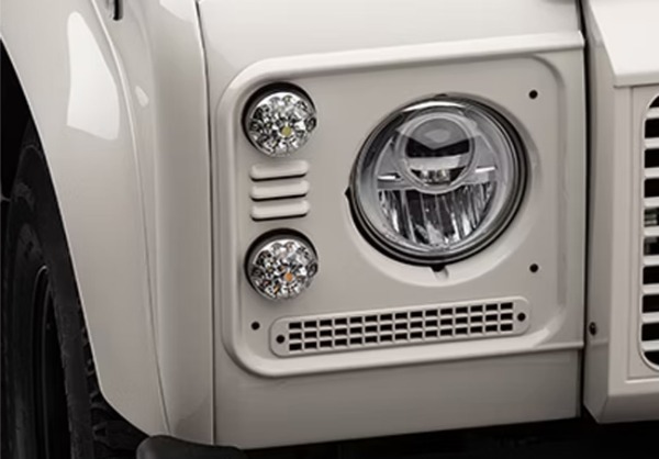 クラシックディフェンダーの日本限定モデル「クラシックディフェンダー・ワークスV8 ムロマチエディション」が登場