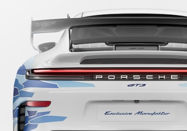 ポルシェが911 GT3の卓越したサーキット性能と日本の職人技の繊細な精密さを融合させた特別限定モデル「911 GT3アルティザンエディション」を日本に導入すると予告