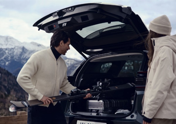 シトロエンの新世代フラッグシップモデルの新型C5エアクロスが日本デビュー