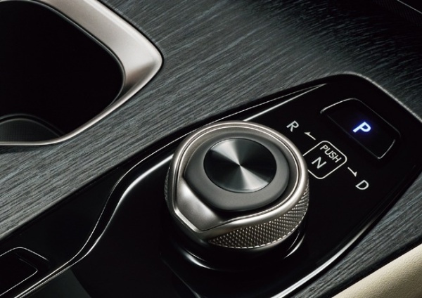 バッテリーEVのレクサスRZが大幅改良。運転する楽しさを追求した“F SPORT”を新設定