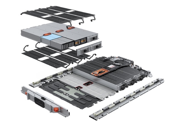 フル電動パワートレインを搭載したBEVモデルのポルシェ・カイエンが日本デビュー