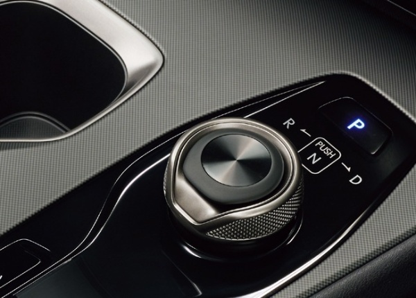 バッテリーEVのレクサスRZが大幅改良。運転する楽しさを追求した“F SPORT”を新設定