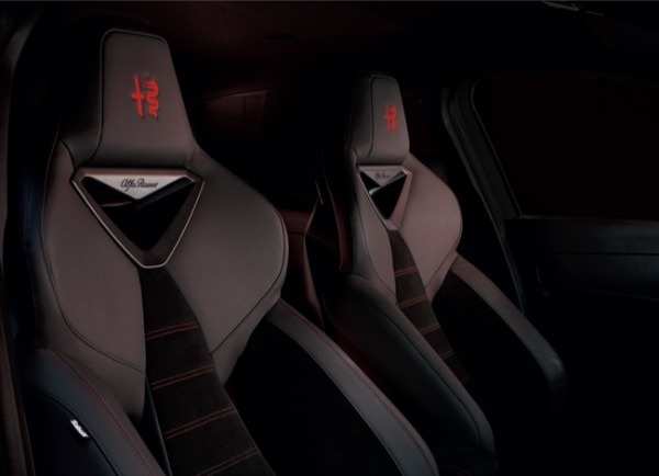 アルファロメオの新型コンパクトSUV「ジュニア」が待望の日本デビュー
