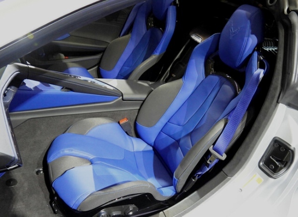 GMが東京オートサロン2026でシボレー・コルベットZ06の改良モデルを日本初公開