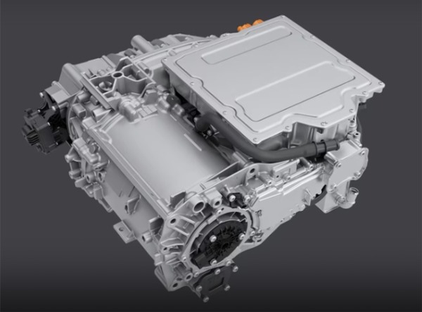 フル電動パワートレインを搭載したBEVモデルのポルシェ・カイエン・クーペが日本デビュー