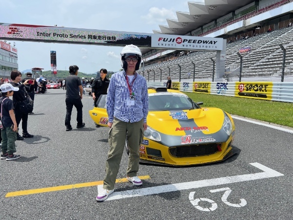 60歳ペーパードライバーが人気レース『インタープロトシリーズ』レース車両に同乗体験してきた結果・・・!?
