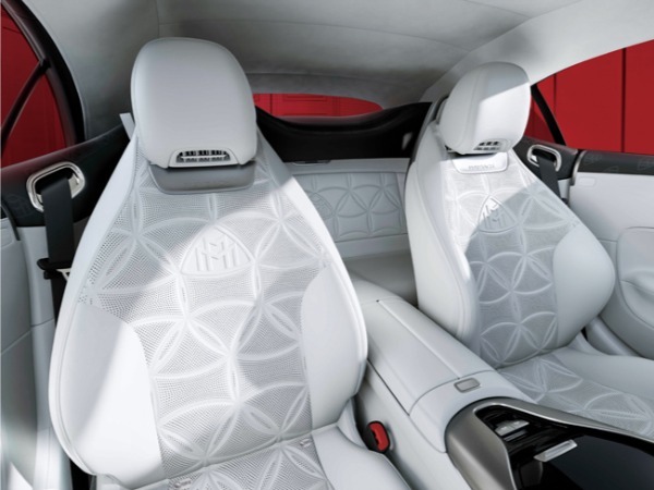 究極の美と心地よさに包まれながらオープンドライブが愉しめるメルセデス・マイバッハのSLモデルが日本で発売