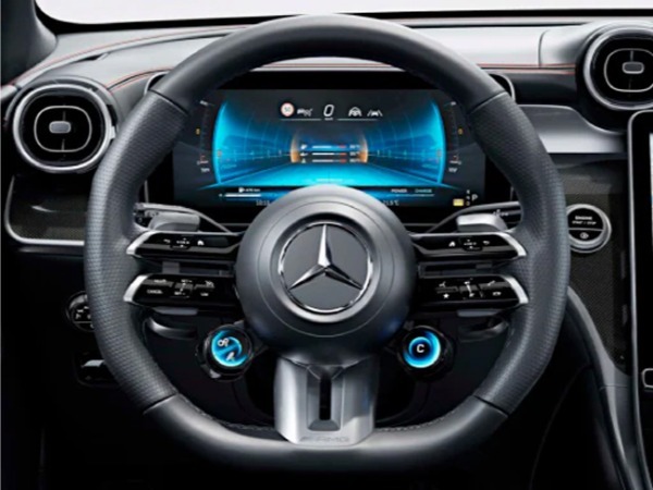 メルセデス・ベンツGLCクラスの高性能モデル「メルセデスAMG GLC 53 4MATIC＋」が日本上陸。導入記念限定モデルとして「Edition Dark Performance」も設定