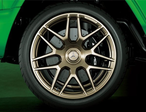 メルセデスAMG G 63として日本で初めて「AMGパフォーマンスパッケージ」を採用した特別仕様車「メルセデスAMG G 63エディション パフォーマンス」が日本上陸