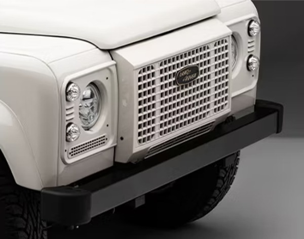 クラシックディフェンダーの日本限定モデル「クラシックディフェンダー・ワークスV8 ムロマチエディション」が登場