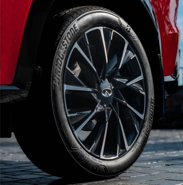 日産の高級ファストバックSUVの新型インフィニティQX65が初公開