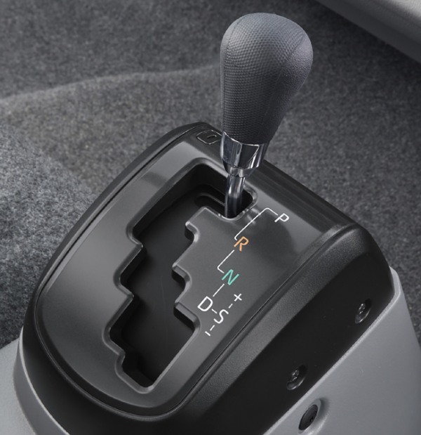 トヨタ・ダイナ カーゴの2.0tonシリーズが新4.0Lディーゼルエンジンを搭載