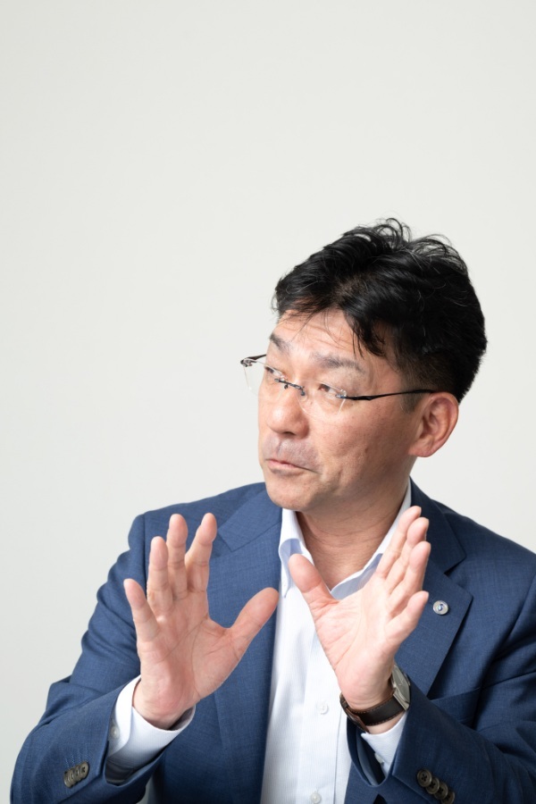 住江織物　山田氏